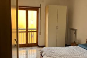 Ampia e luminosa stanza in appartamento