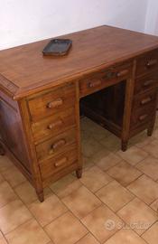 Scrivania vintage in legno