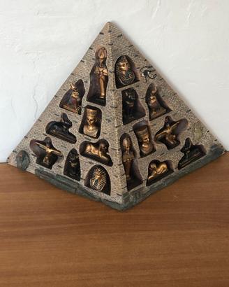 Piramide Egizia da Parete / Appoggio con Statuette