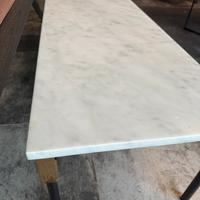 Tavolinetto in marmo designe Match di Arflex