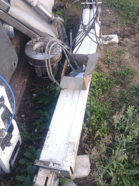 Gru idraulica per barca ausiliaria tipo tender