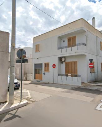 Casa indipendente su due piani - Zona Centrale