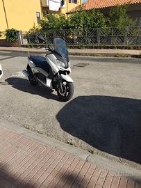 YAMAHA XMAX 250
