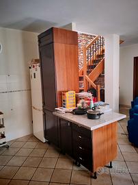 cucina già smontata e custodia in garage 