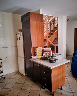 cucina già smontata e custodia in garage 