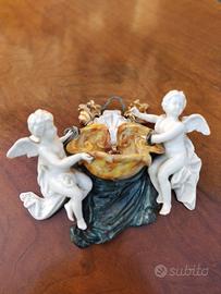 Acquasantiera  in porcellana con putti vintage