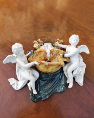 Acquasantiera  in porcellana con putti vintage