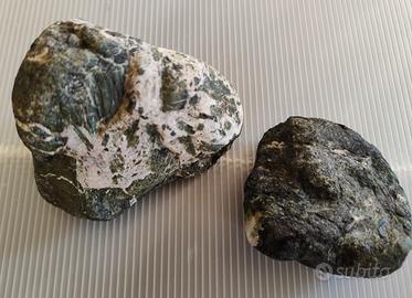 Due Rocce naturali per acquario o terrario