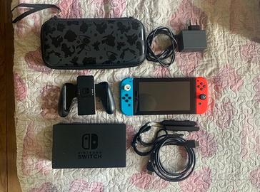 Nintendo Switch con accessori e custodia Pokémon