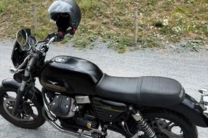 Moto Guzzi V7 Stone