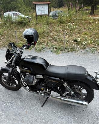 Moto Guzzi V7 Stone