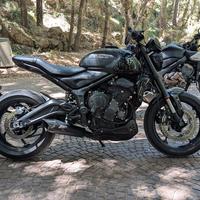 Triumph Trident 660 full black 9100km 
