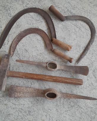 vecchi attrezzi di campagna vintage