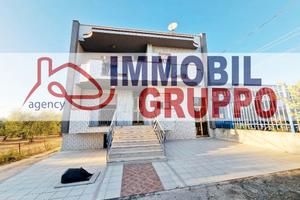 Intero stabile e garage