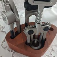 Set utensili con base in legno