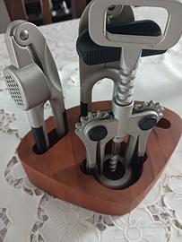 Set utensili con base in legno