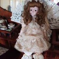 Bambola Mundia in porcellana vintage cm.50