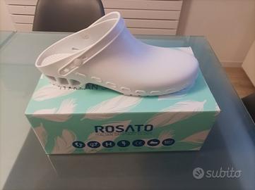 Zoccoli sanitari unisex bianche