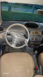 toyota yaris  1.0 benzina