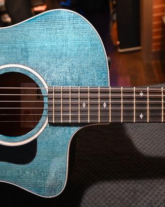 Taylor 214 CE DLX Trans Blue Limited Edition