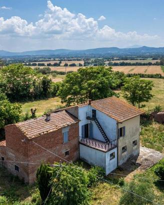Casale caratteristico in posizione panoramica