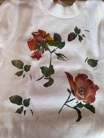 Maglietta bianca con maniche lunghe a collo alto c