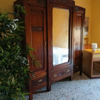 Armadio in stile arte povera