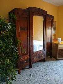 Armadio in stile arte povera