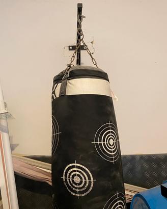 Sacco da Boxe Domyos 30 kg + Supporto a Parete