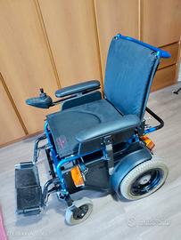 carrozzina elettrica  con joystick 