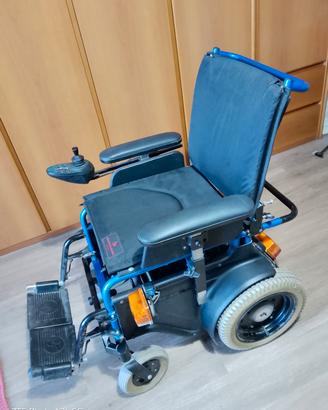 carrozzina elettrica  con joystick 