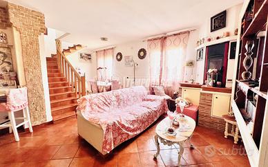 porzione di Villa Trifamilare su 2 livelli 155mq