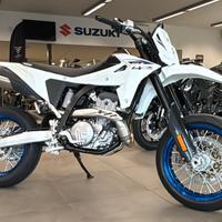 Suzuki DR-Z 400 SM 2026 in pronta consegna