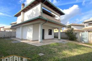 Villa di 120 m² con 4 locali a Ardea