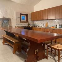 Tavolo artigianale in legno massello