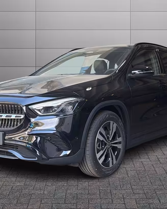 MERCEDES-BENZ GLA 180 Progressive Extra auto