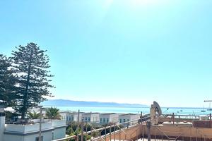 Appartamento bilivelli - ampia terrazza vista mare