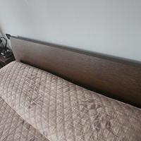 Letto matrimoniale comodini e boiserie di design