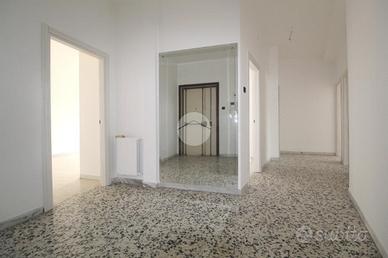 3 LOCALI A SANTA MARIA CAPUA VETERE