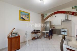 SOLUZIONE SEMINDIPENDENTE CON BOX SENZA SPESE COND