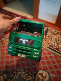 camion con gru e bidoni Bruder 