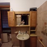 Mobiletto bagno completo.