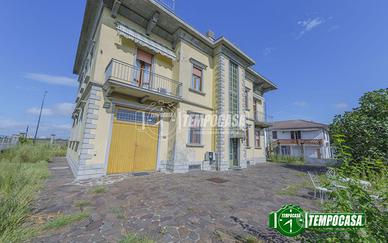 Villa con terreno edificabile in provincia di Piac