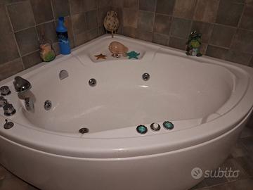  vasca idromassaggio ad angolo