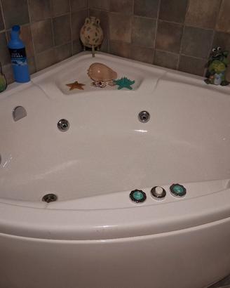  vasca idromassaggio ad angolo