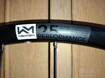 Ruote Newmen Performance FADE R con borse FFWD
