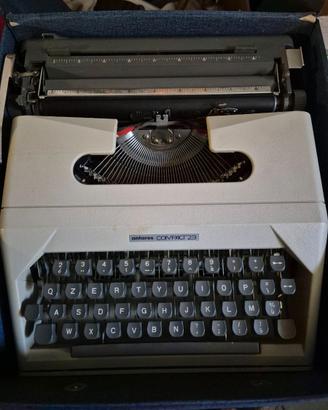 Macchina da scrivere Olivetti Antares Compact 23