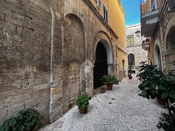 4 LOCALI A BARI