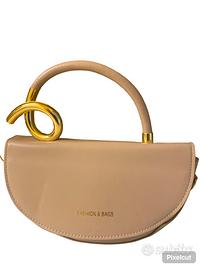 Brosa a Mano mezza luna nude beige con dettaglio