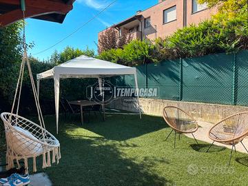 MONOLOCALE A REDDITO CON GIARDINO